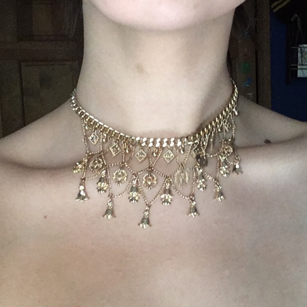 Adjustable gold choker